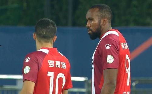 玛利亚踢人吃瓜,一场足球与娱乐的跨界盛宴